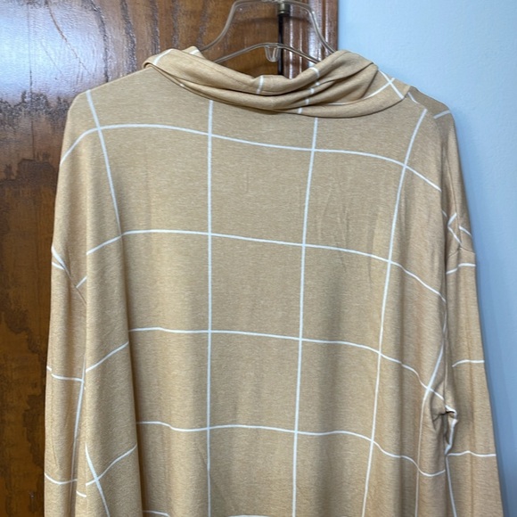 LANE BRYANT NWT Size 18/20 Tan White Relaxed Long-Sleeve Funnel-Neck Sweatshirt - Picture 11 of 12